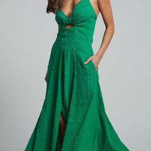 MAXI DRESS - CUT OUT FRONT SPLIT CROSS BACK TEXTURED DRESS IN GREEN